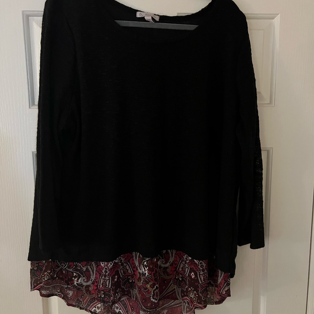 Dressbarn Black and burgundy Blouse with Peekaboo Back